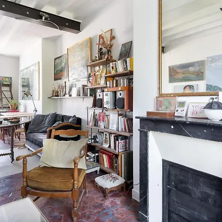 Lejlighed Artistic Hideout With Balcony By Guestready