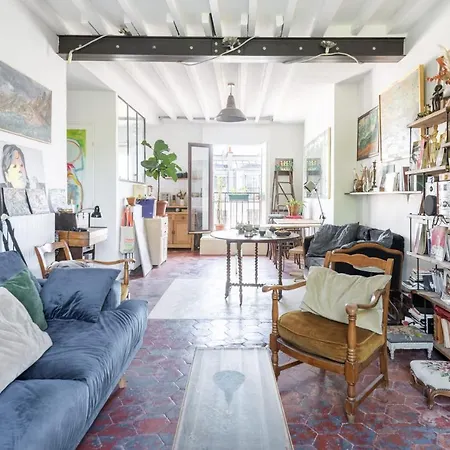 Apartament Artistic Hideout With Balcony By Guestready